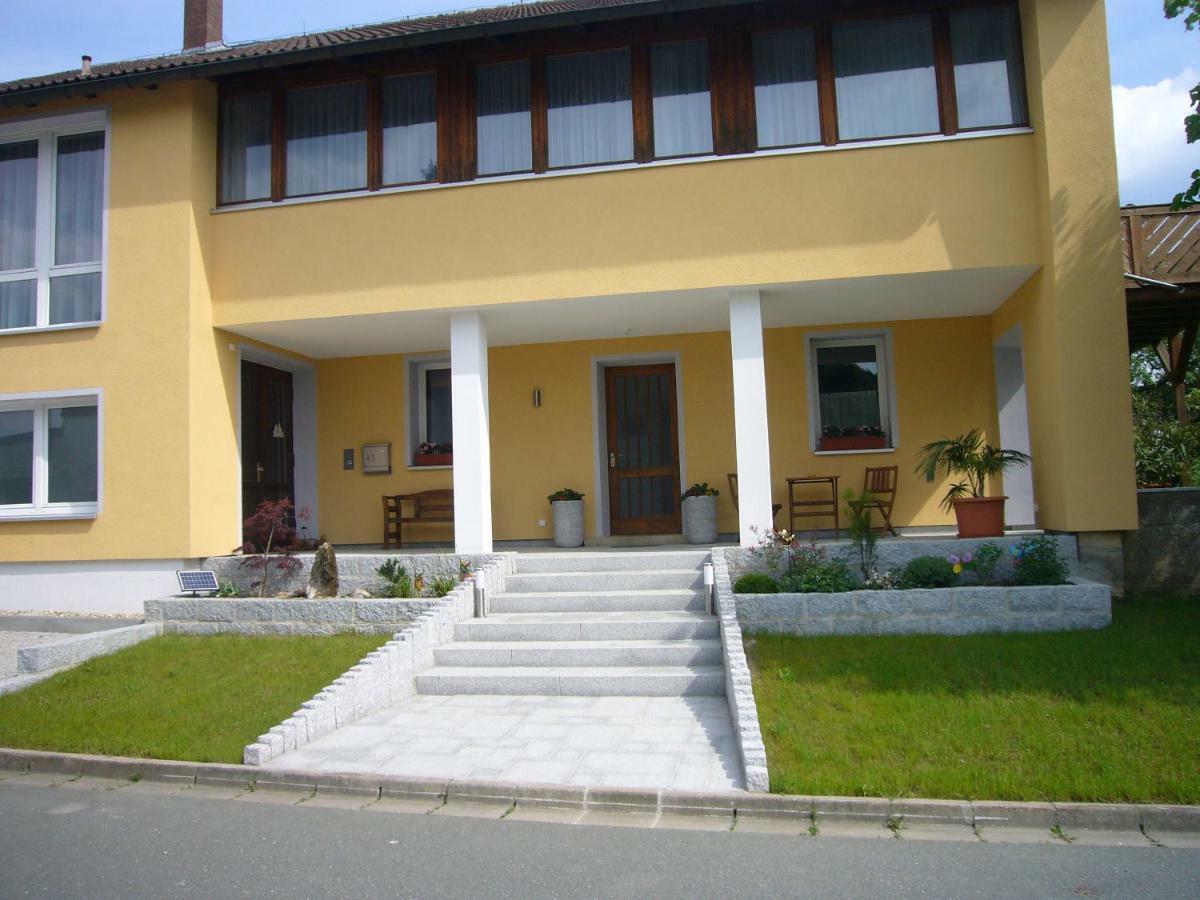 Ferienwohnung Im Alten Schulhaus - Keine Monteure Plech Экстерьер фото